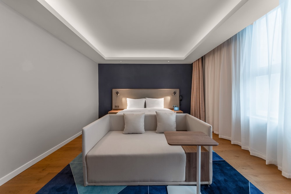 Suite, 1 Bedroom - Photo 3