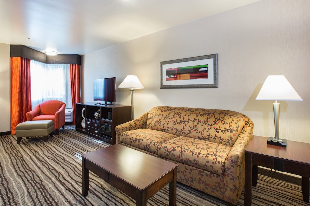 Suite, 1 King Bed - Photo 4