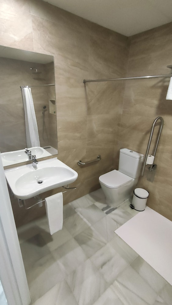 Basic Double Room Single Use photo 3