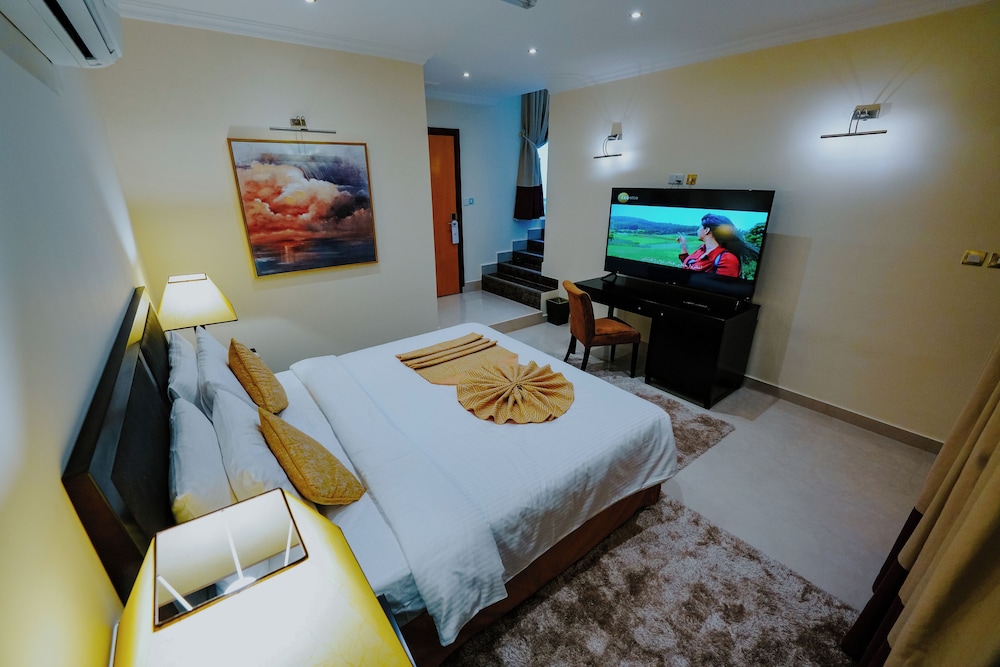 Royal Suite King with private pool, Smoking photo 2