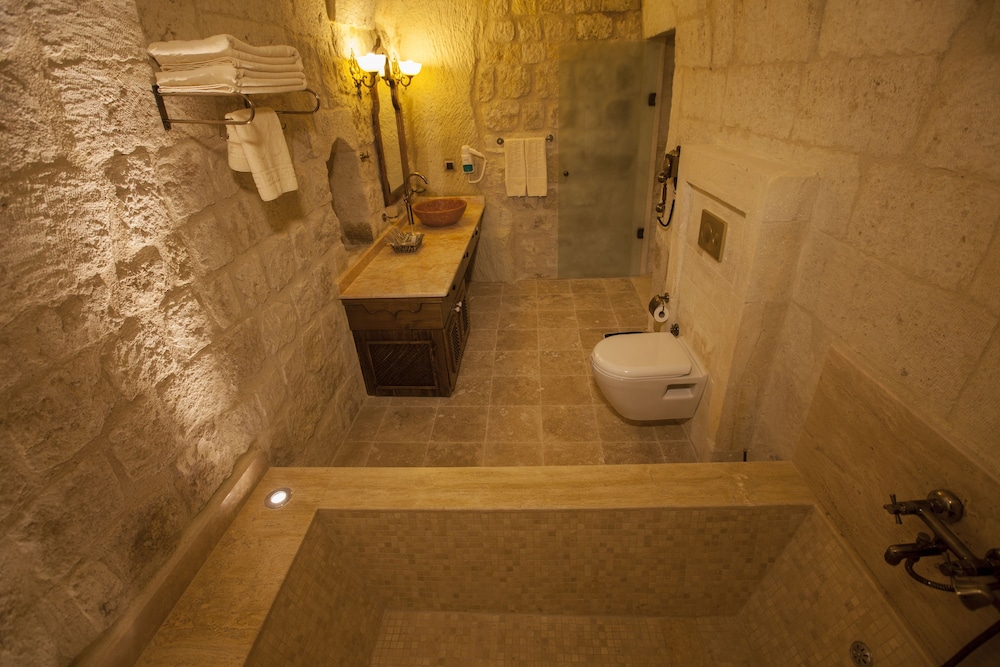 Glorious Cave Suite photo 2
