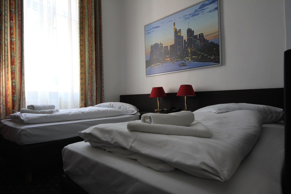 Twin Room - Photo 3