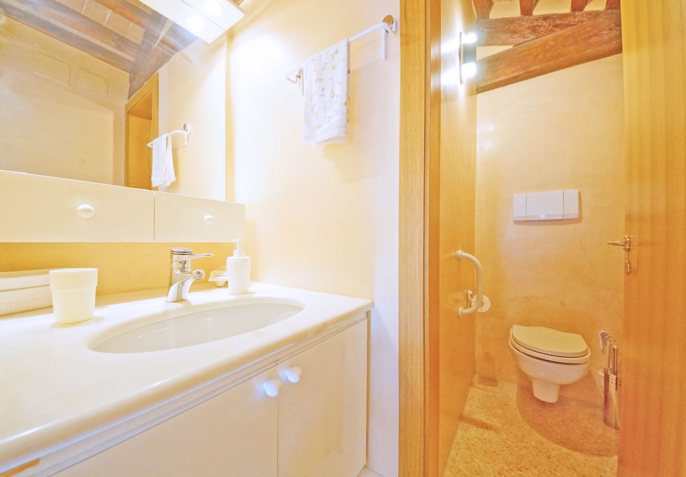 Duplex, 2 Bedrooms, Canal View, Garden Area photo 3