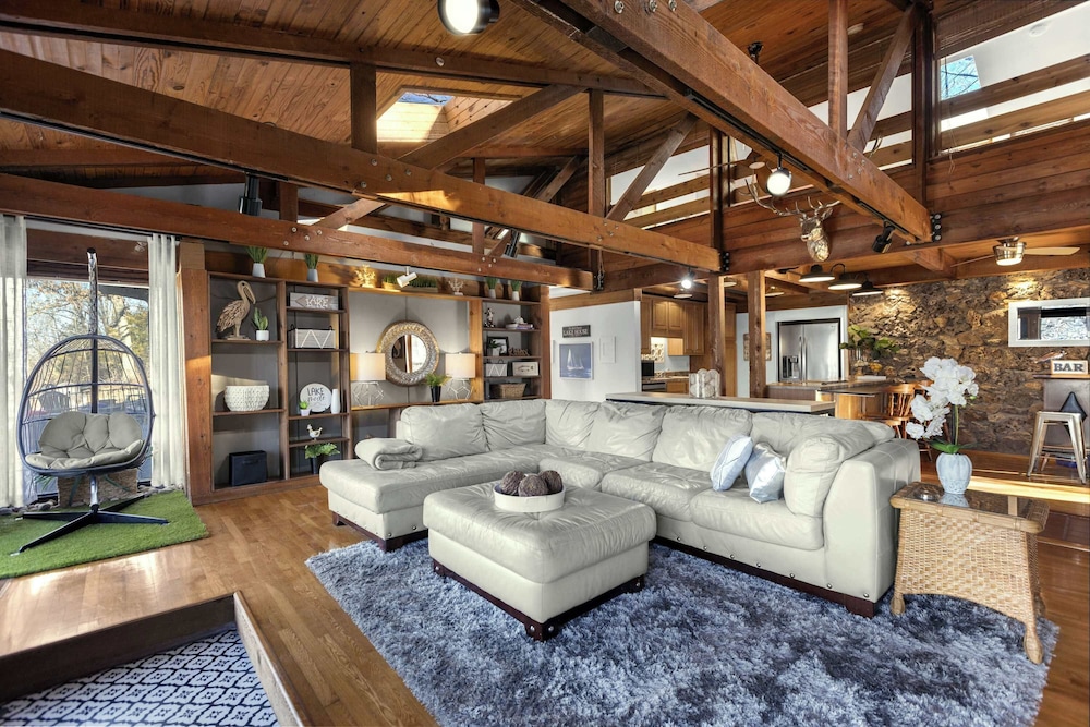 House, Multiple Beds, Kitchen (Cedar Nest) photo 1