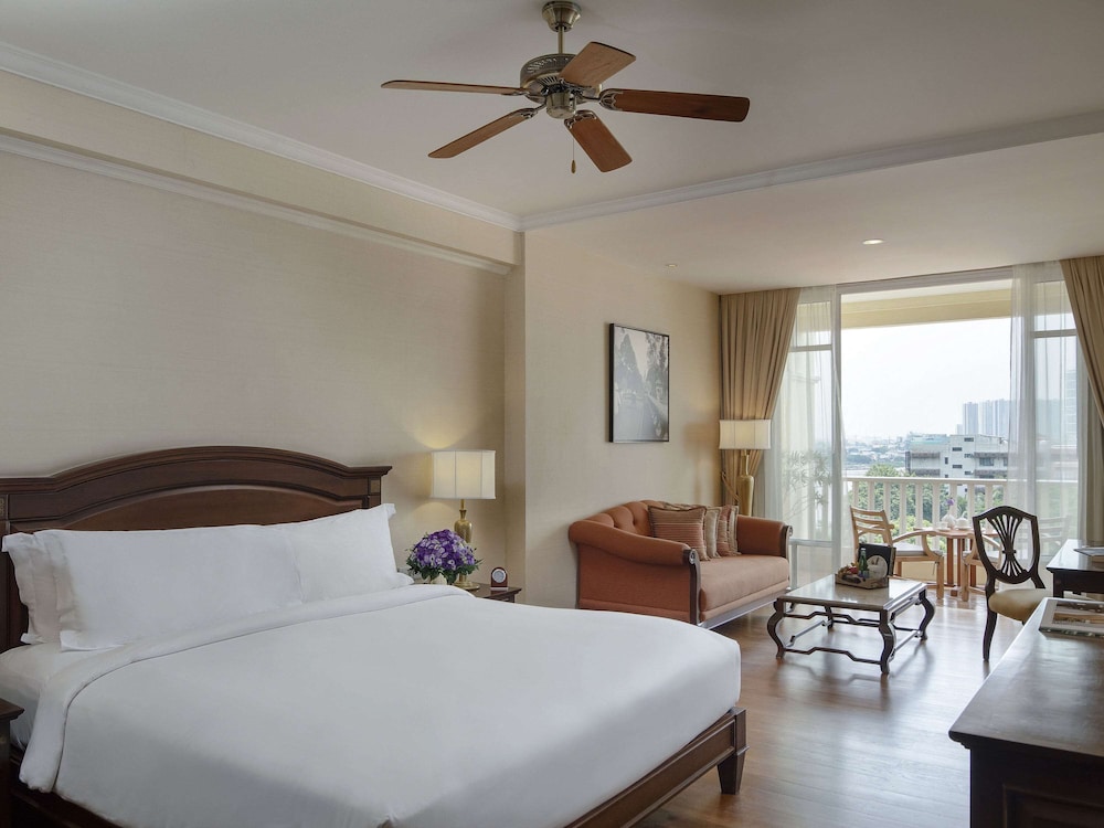 Luxury Room, 1 King Bed, Balcony (High Floor) - Photo 1