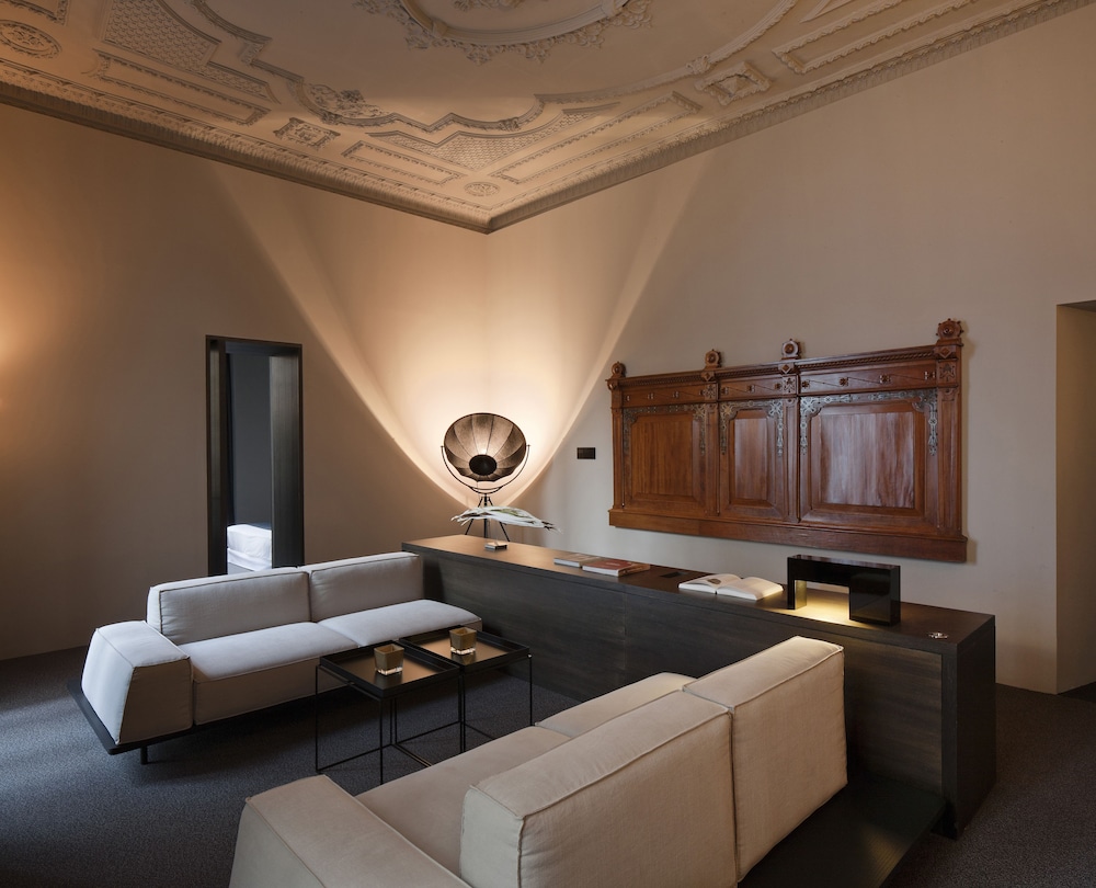 Suite - Photo 2