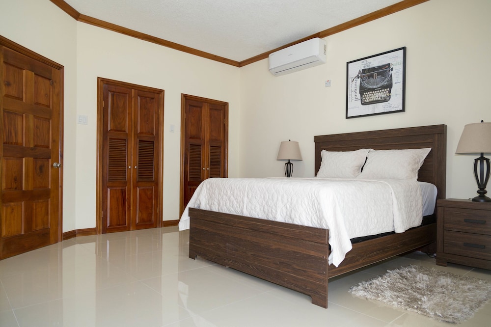 Luxury Townhome, Multiple Beds photo 3
