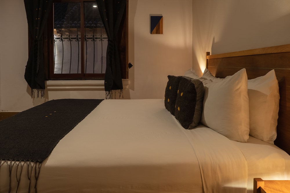 Classic Room, 1 King Bed - Photo 6