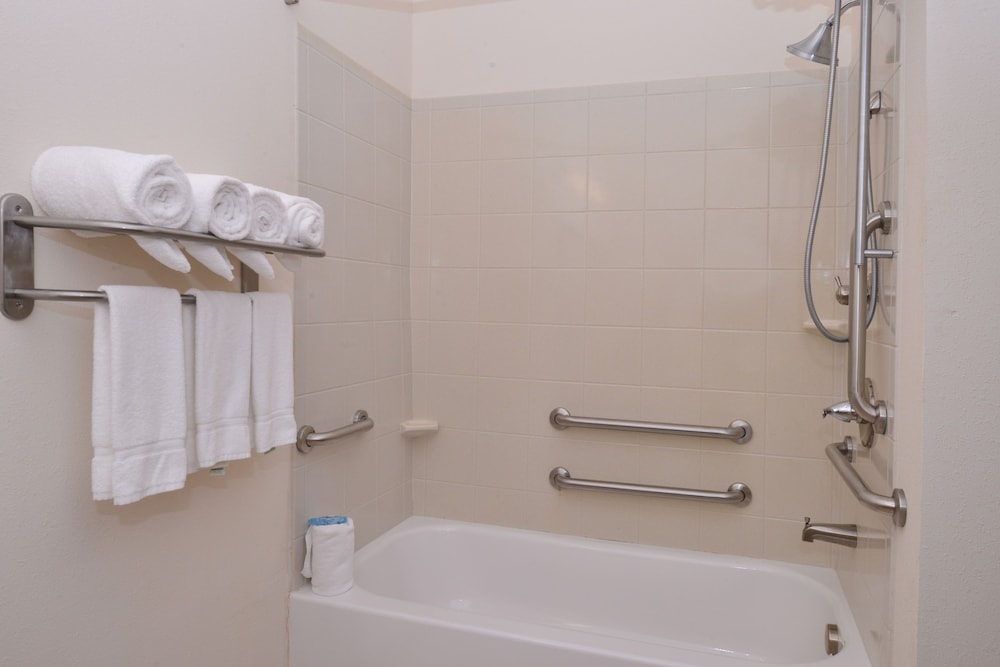 Suite, 1 King Bed, Accessible (Comm, Access Tub)