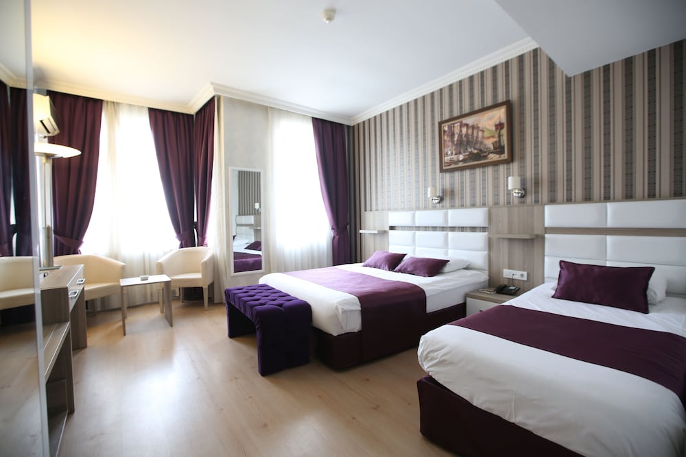 Family Quadruple Room, City View photo 1