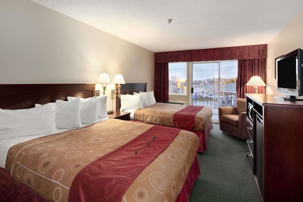 Deluxe Room, 2 Queen Beds, Non Smoking - Photo 1