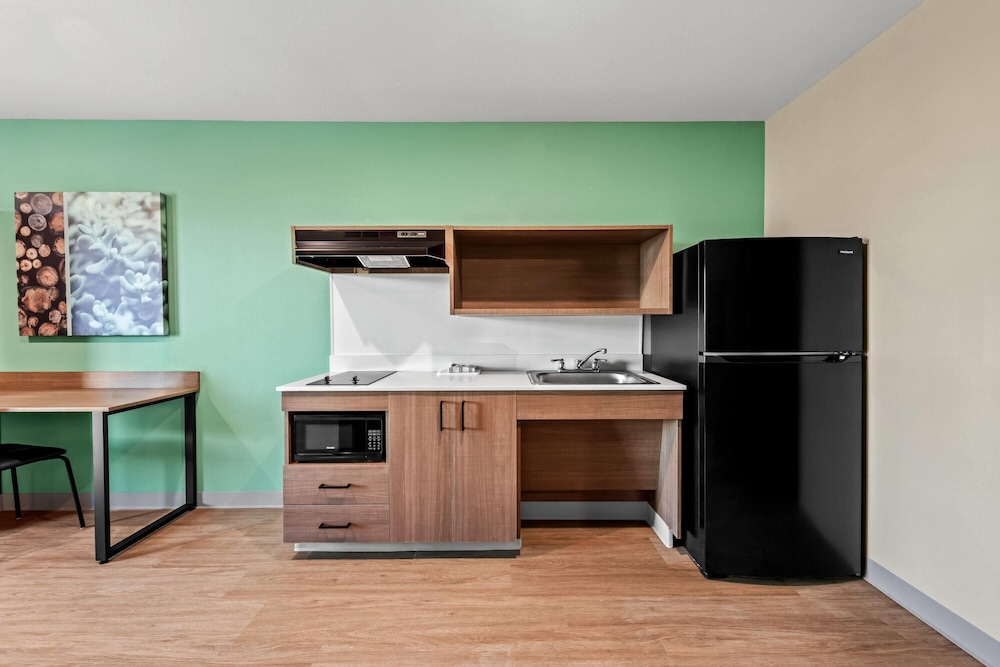 Suite, 1 Queen Bed, Non Smoking photo 2