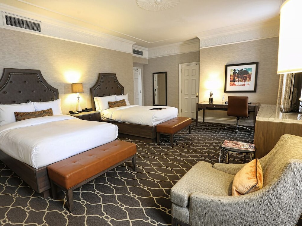 Fairmont Gold, Junior Suite, 2 Queen Beds, Non Smoking