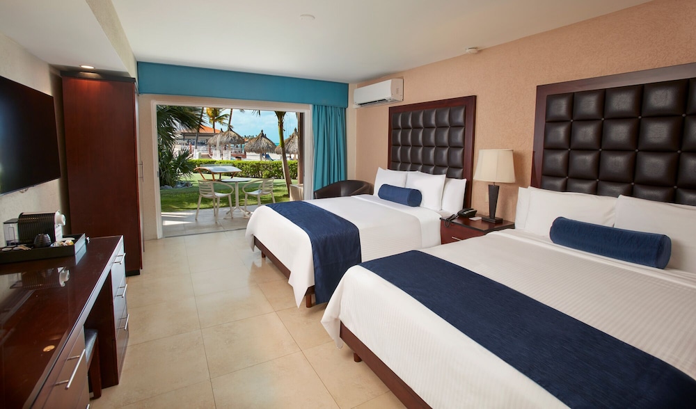 Standard Room, 2 Queen Beds, Ocean View