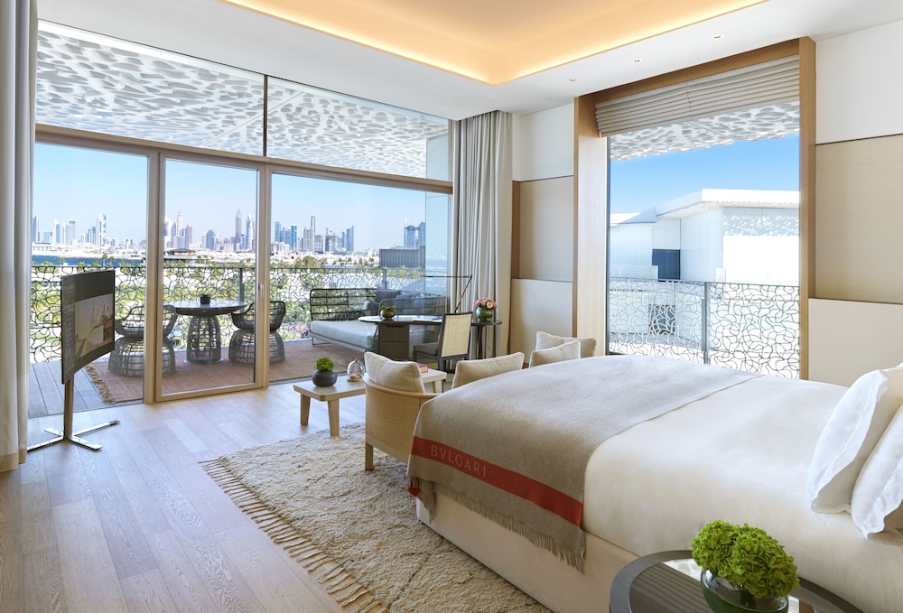 Deluxe Room, 1 King Bed, Balcony, Beach View
