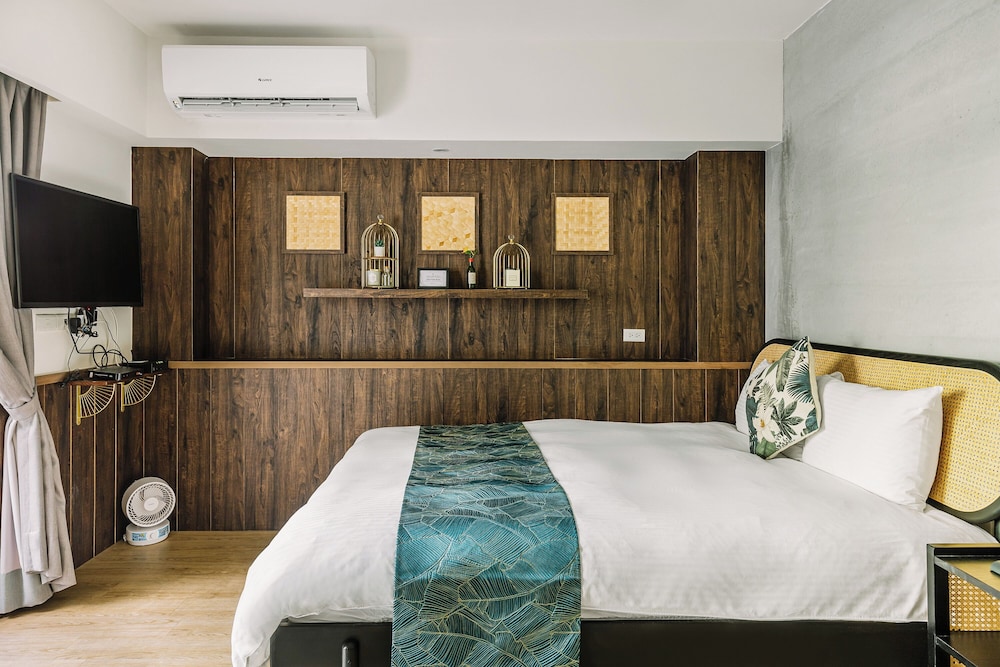 Deluxe Double Room - Photo 9
