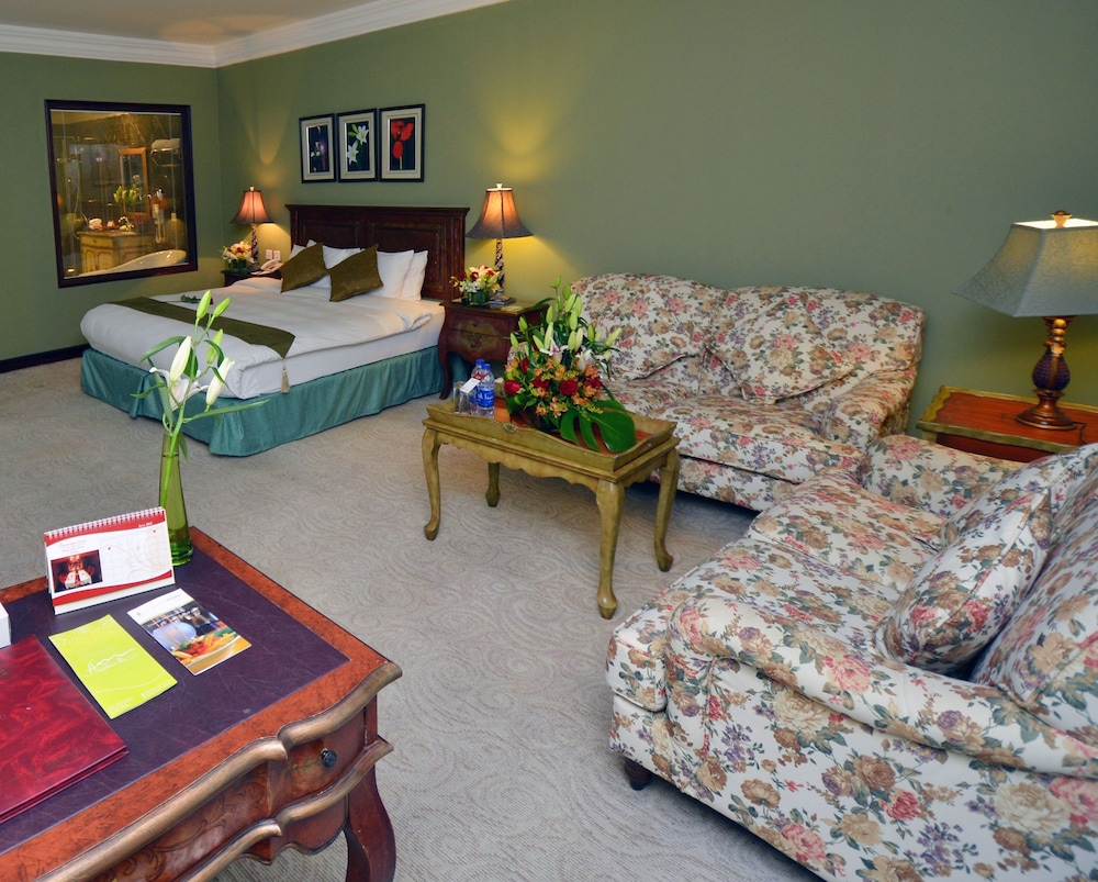Junior Suite, 1 King Bed - Photo 1