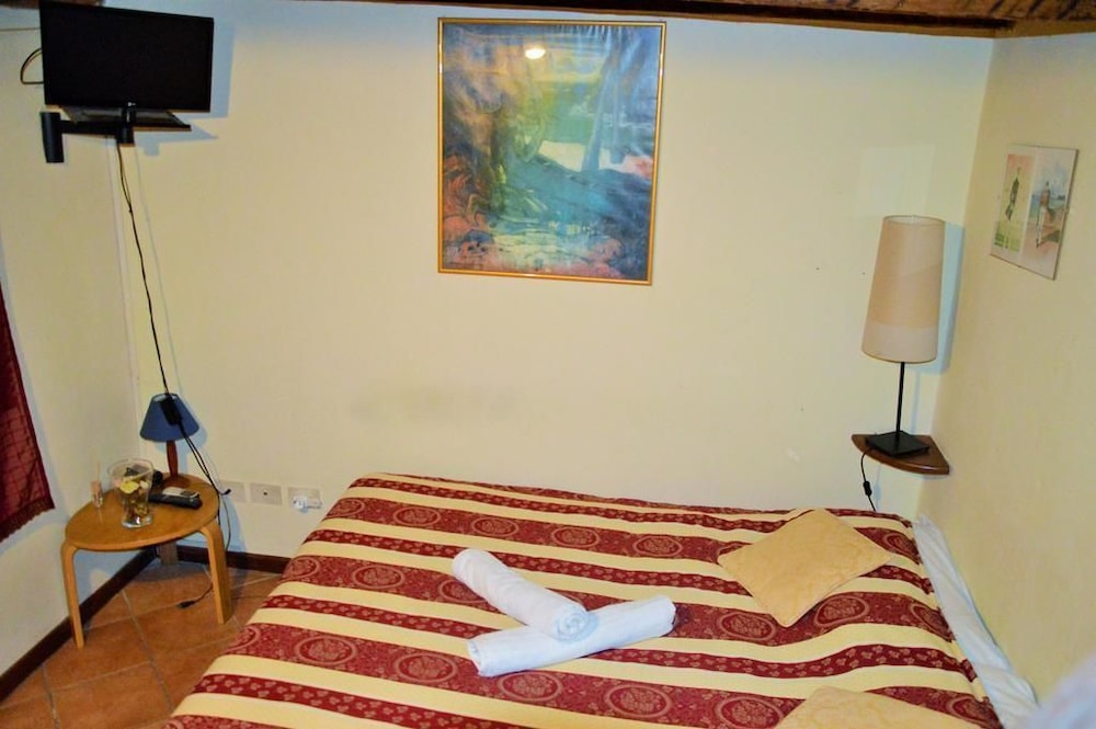 Comfort Double Room, Private Bathroom, City View photo 3
