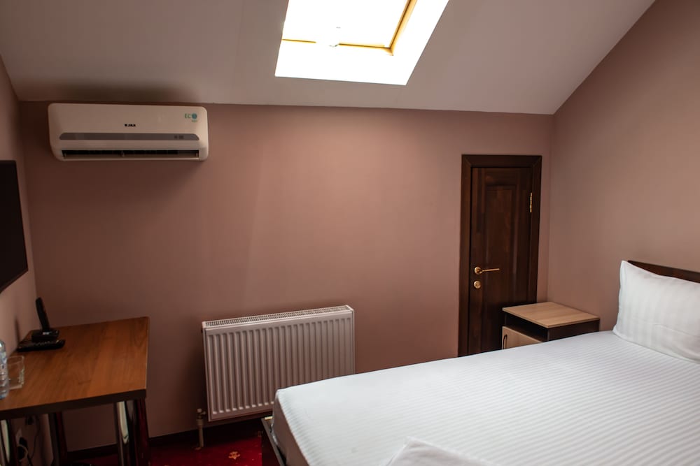 Standard (Attic) photo 1