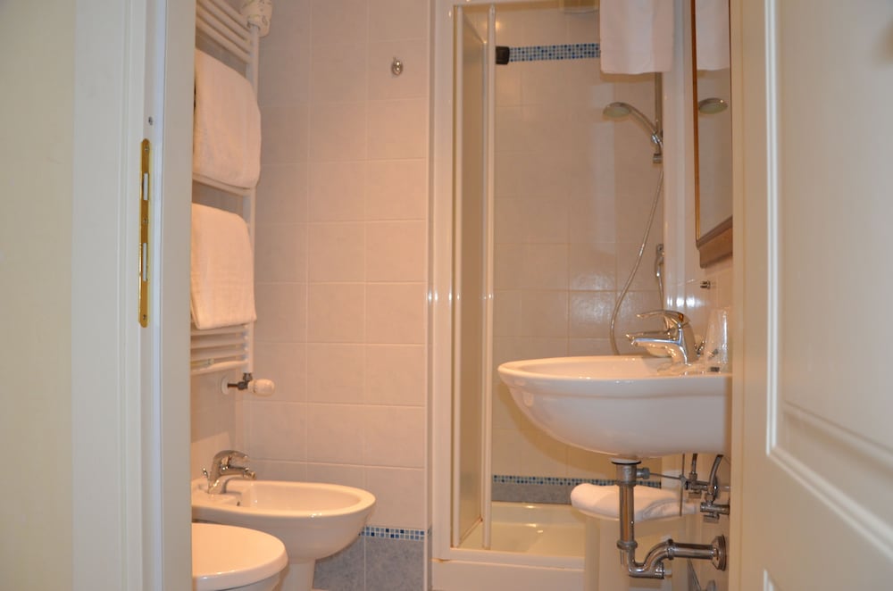 Basic Double Room photo 2