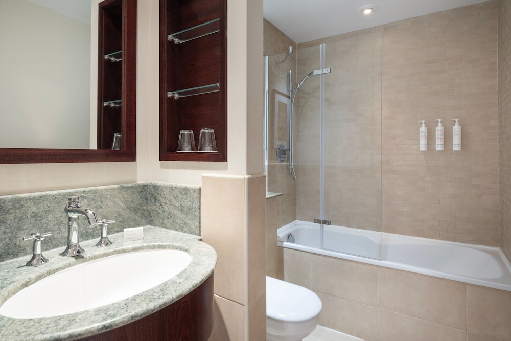 Suite, 1 Bedroom - Photo 9
