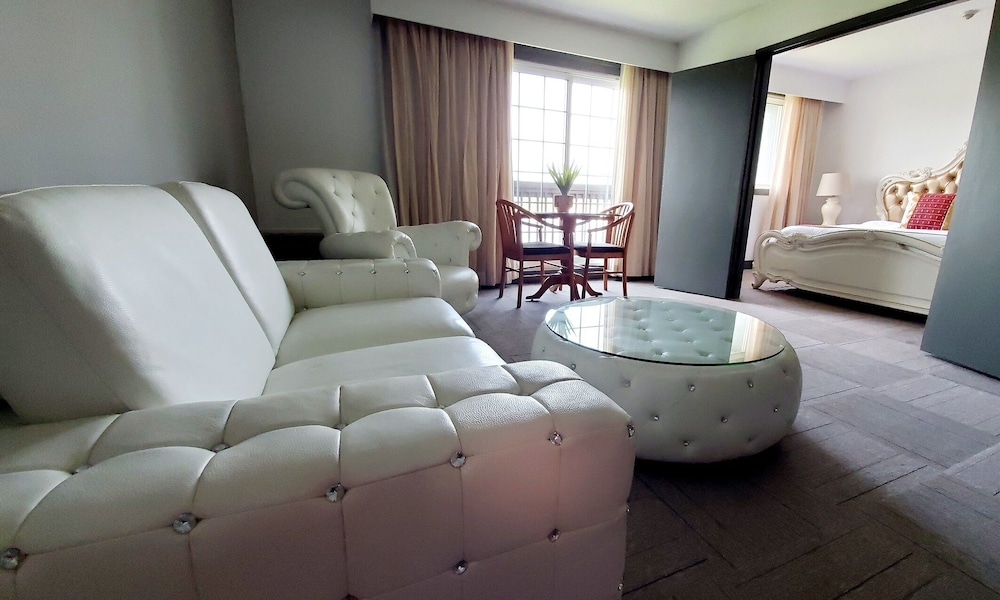 Waterfront Honeymoon Suite 2nd Floor photo 2