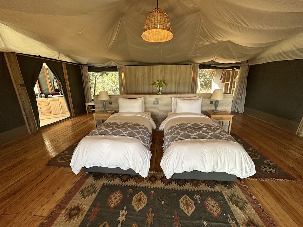 Luxury Tent, 2 Bedrooms, Fireplace, Valley View photo 2
