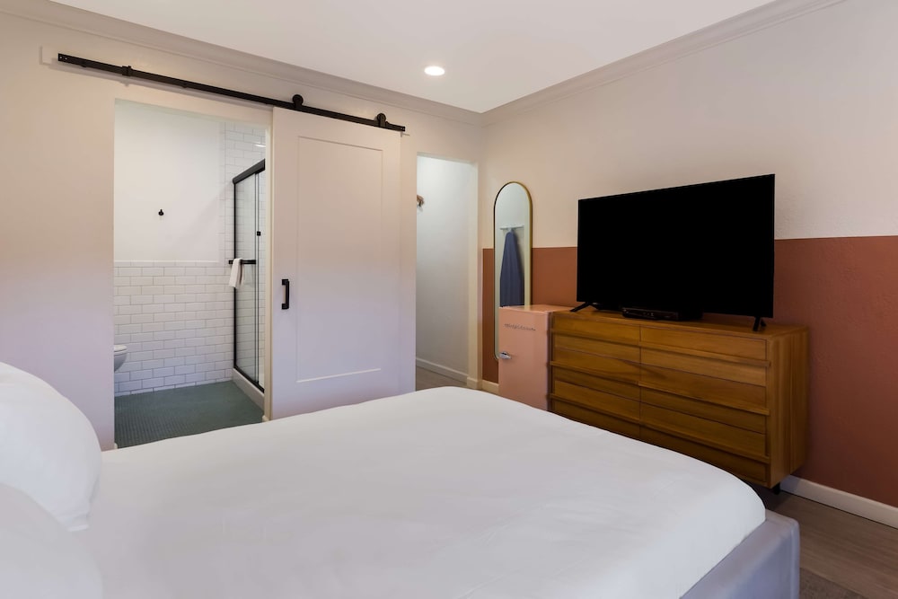 Room, 1 Queen Bed, Non Smoking photo 2