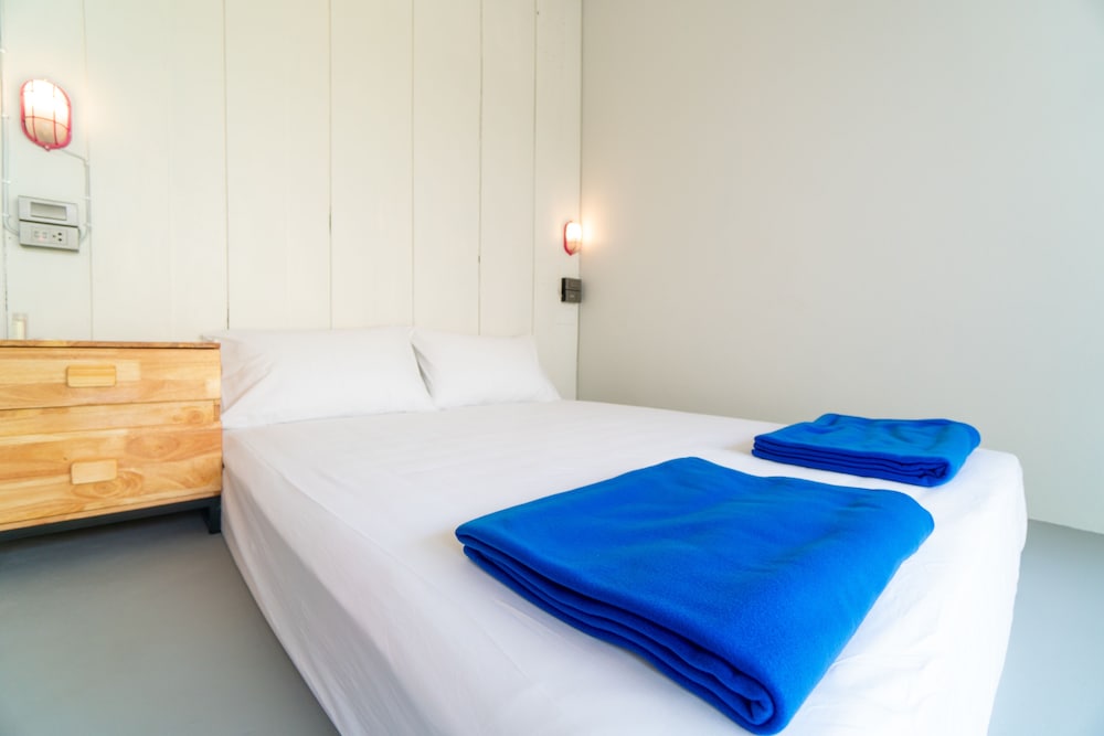 Standard Room, 1 Queen Bed, Non Smoking, Private Bathroom - Photo 3