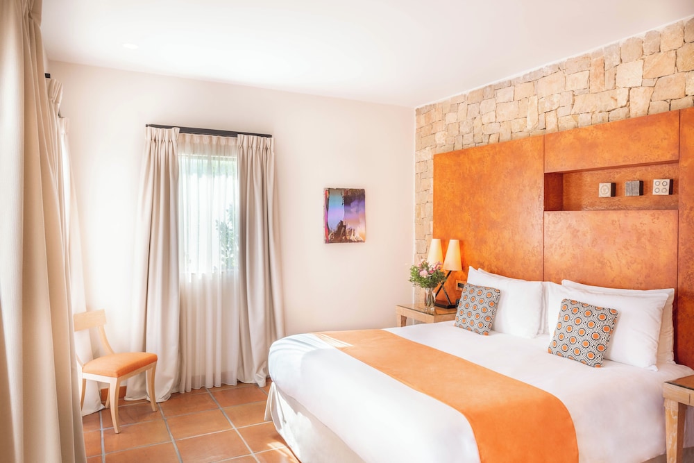 Premier Suite (King) - Photo 1