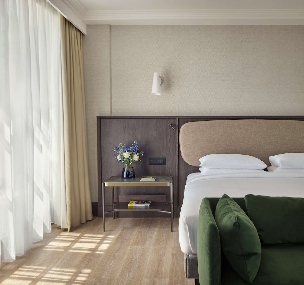 Suite (Regency, High Street View)
