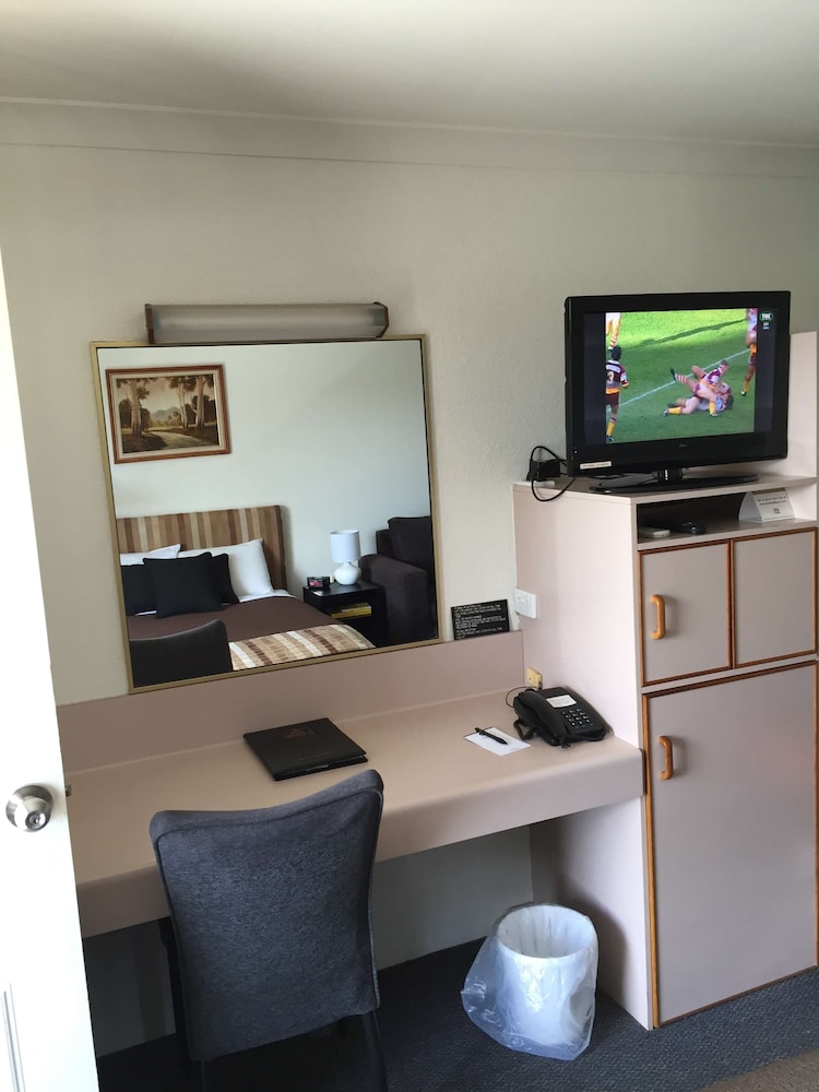 Standard Room, Multiple Beds, Non Smoking - Photo 3
