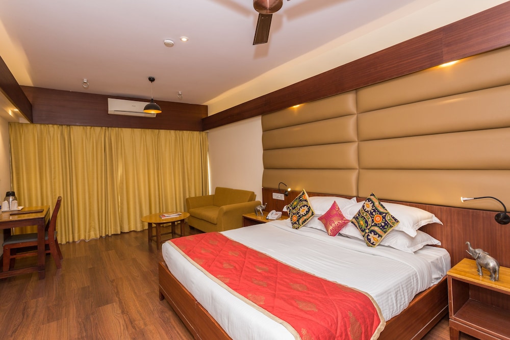 Super Deluxe Lake Facing Room