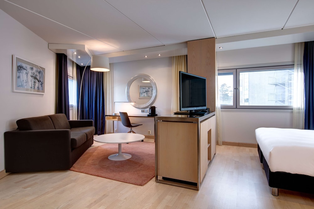 Family Room - Photo 11