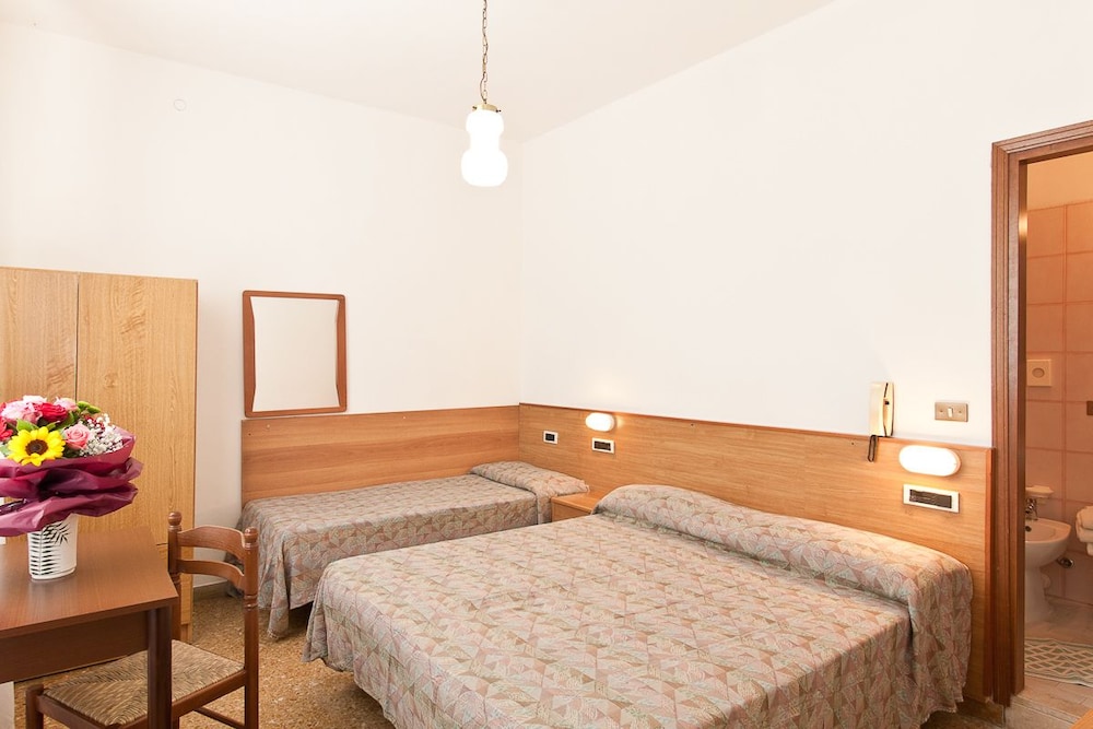 Basic Triple Room, View photo 1