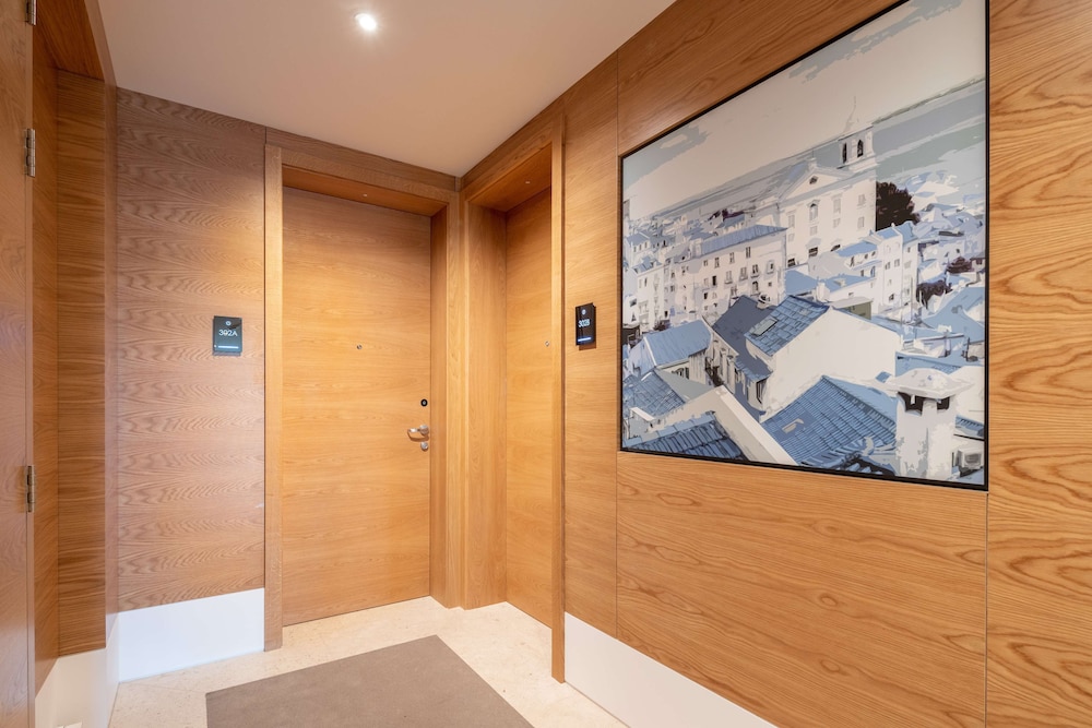 Premium Suite, River View, Corner thumbnail 5