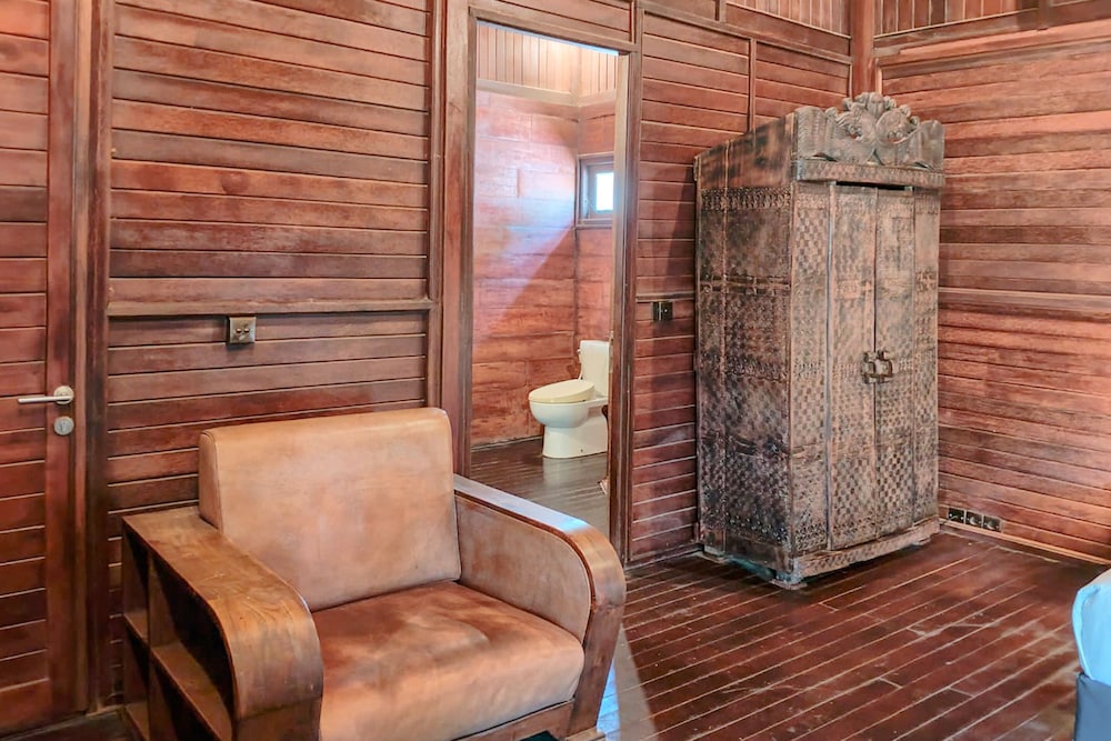 Two-Bedroom Twin Suite - Photo 4