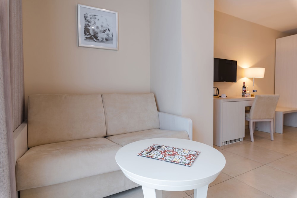Junior Suite, Balcony (Deluxe) - Photo 3