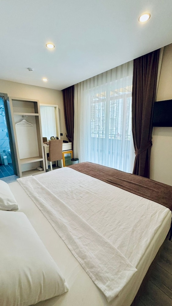 City Double Room, 1 Queen Bed, Non Smoking, City View