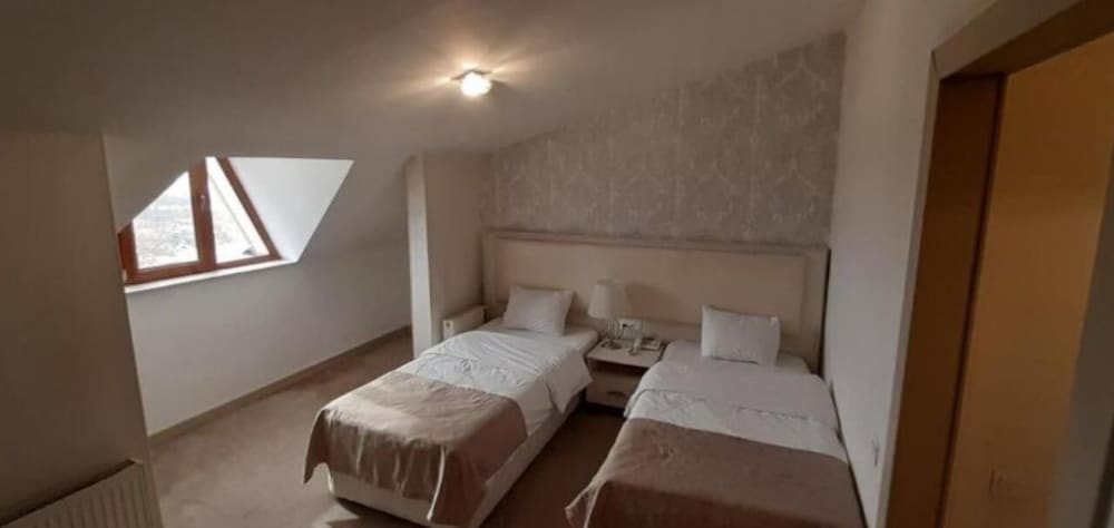 Economy Double or Twin Room photo 2