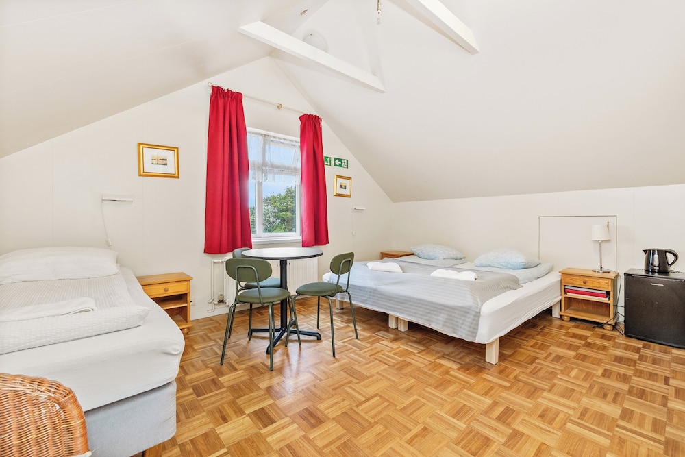 Triple Room with Shared Bathroom and Hot Tub Access photo 3