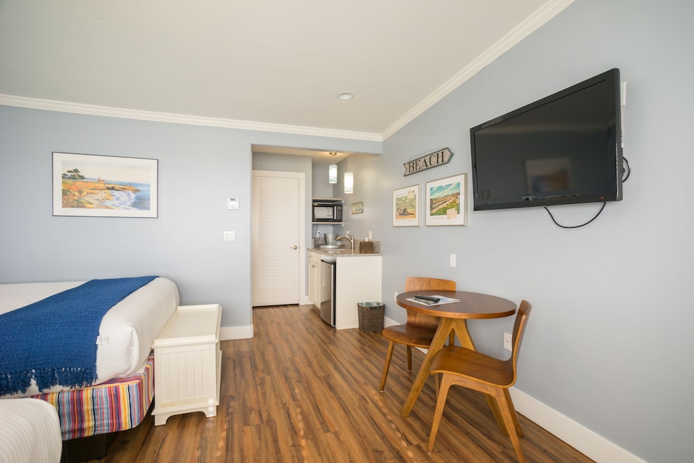 Room, 2 Queen Beds, Ocean View - Photo 2