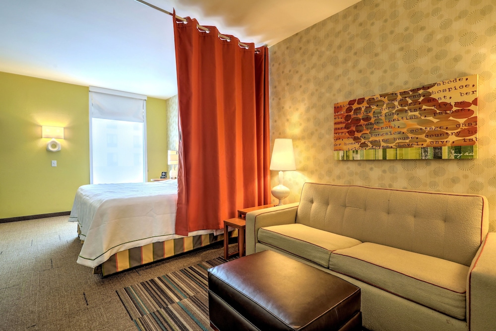 Studio, 1 King Bed, Accessible (Hearing)