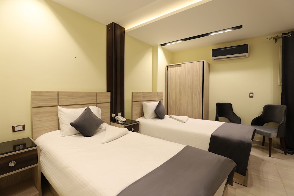 Deluxe Room - Photo 2