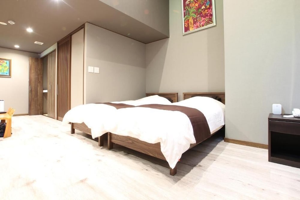 House, 5 Bedrooms, Non Smoking