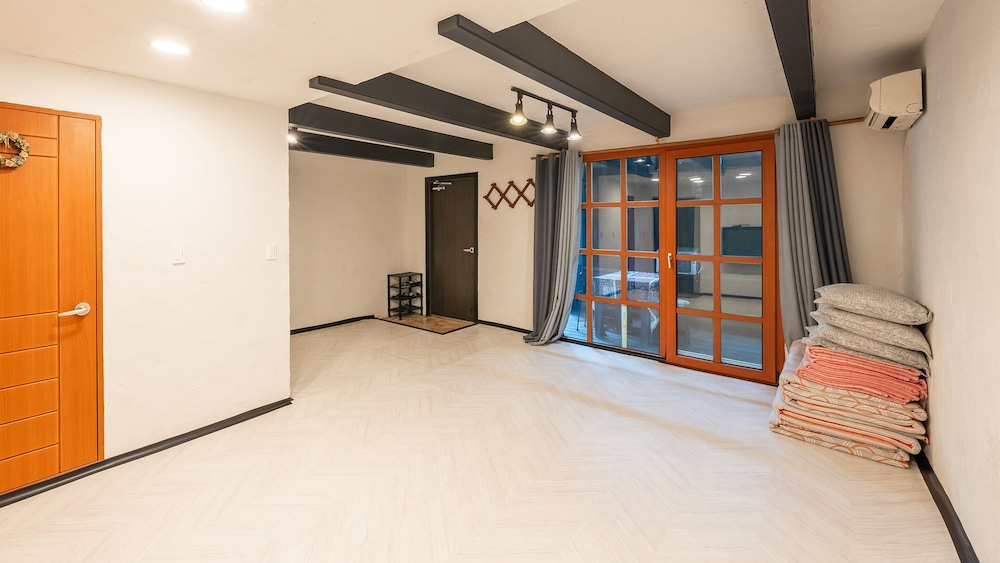 Basic Room, 1 Bedroom (Room 102) - Photo 2