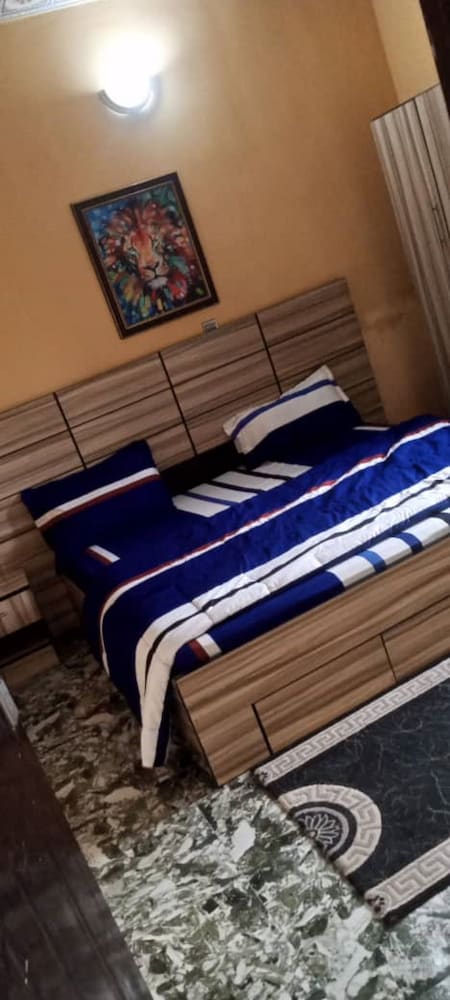 Executive Suite - Photo 2