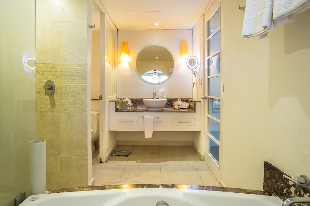Junior Suite Ocean View King