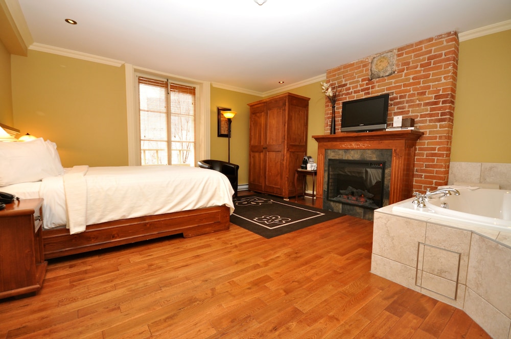 Premium Suite - Photo 1