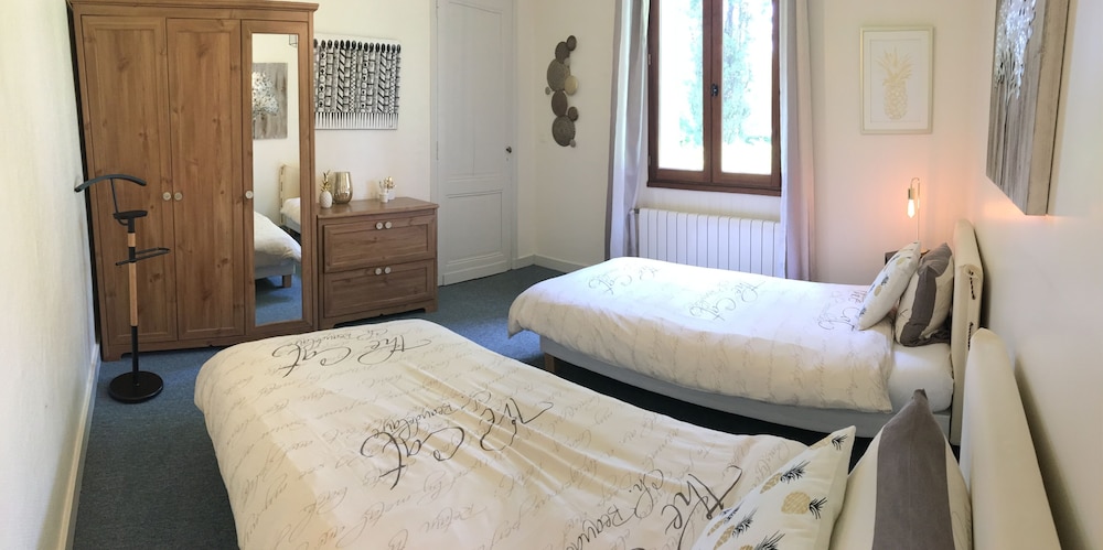 House, Ensuite, Garden View photo 1